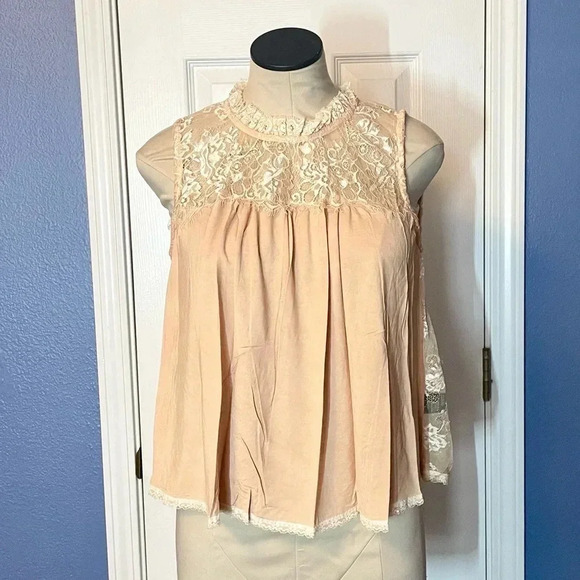 3/$20 POL Peach Lace Tank​​​​​—LAST - Picture 4 of 6